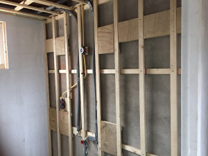 Leidingen aanleggen in de badkamer en keuken